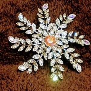 Avon silver plate and rhinestone brooch